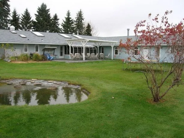 Prairie Schooner Inn - Image 1