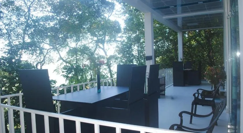 Glass Rooms Accommodations Adam's peak - Image 1