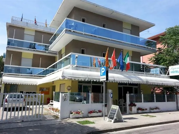 Hotel Laguna - Image 1