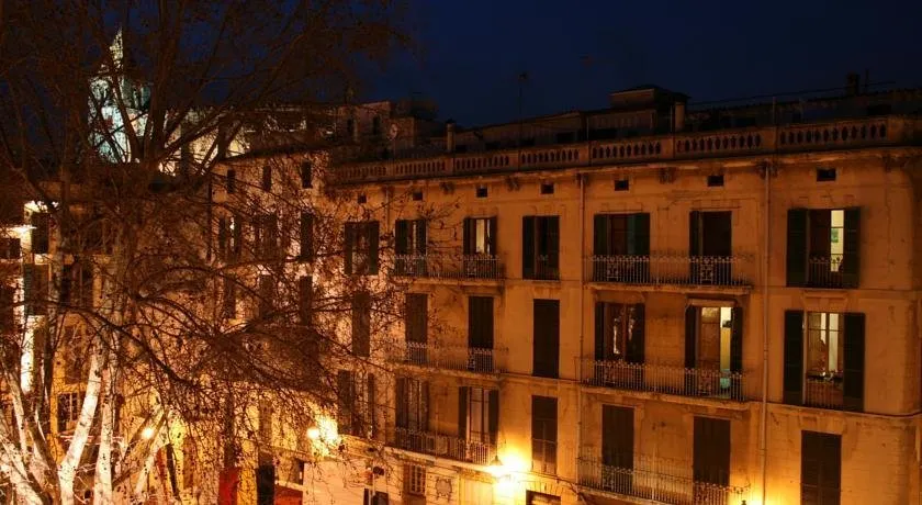 Apartamentos Montmari - Image 1