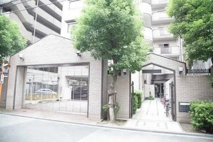 Modern Elegant Hotel Style Close to Namba Shinsaibashi Dotonbori - Image 1