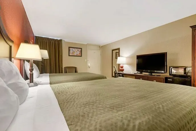 Econo Lodge Near Fort Stewart - Image 1