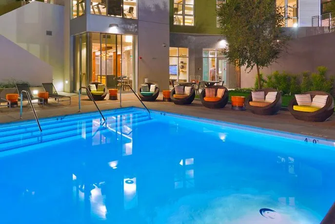 Stylish Suites in San Diego East Village - Image 1