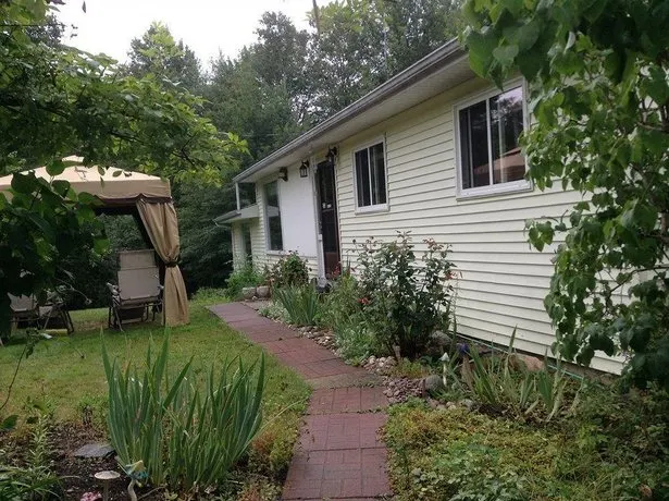 The Garden Bee Bed & Breakfast - Image 1