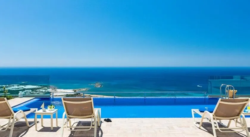 Blue Horizon Luxury Villas - Image 1