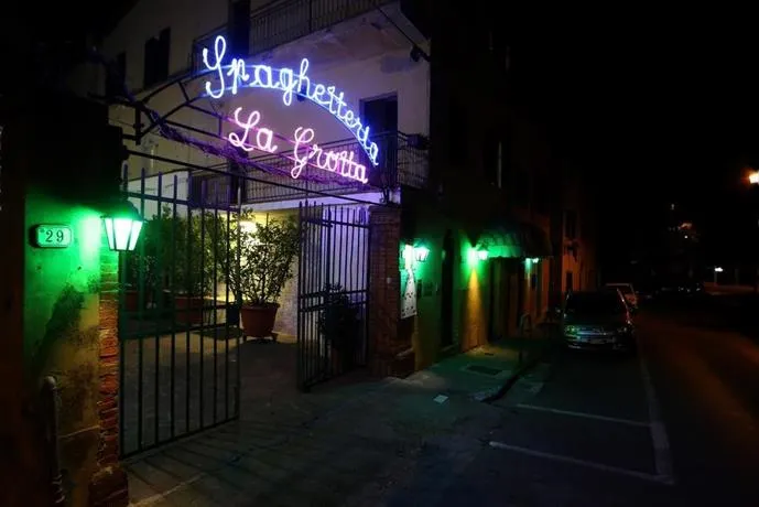 La Grotta - Image 1