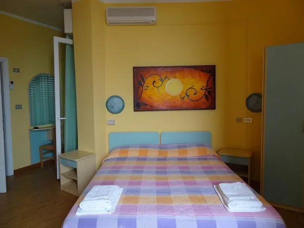 Hotel Jumbo - Image 1