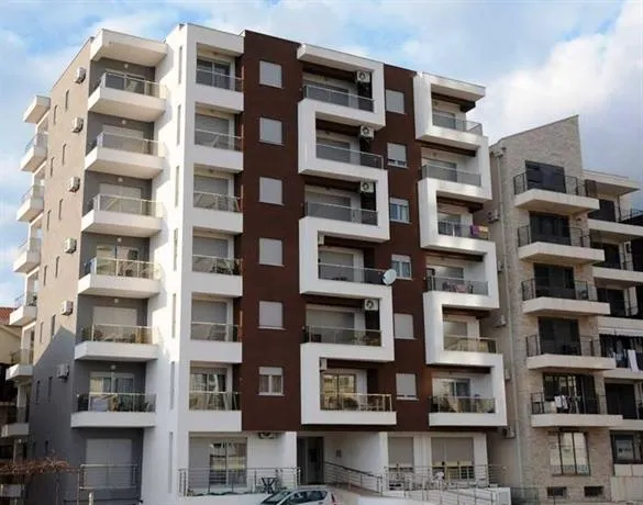 Adelisa Apartments - Image 1
