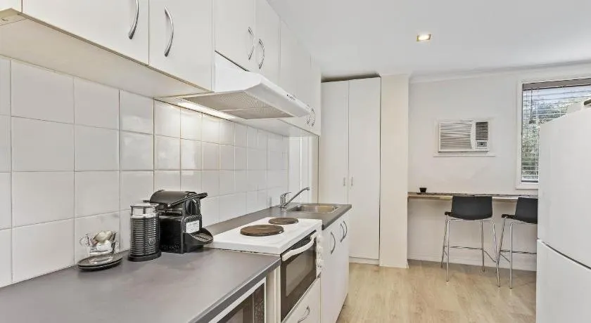 Cosy studio apartment seconds from Manly Beach - Image 1