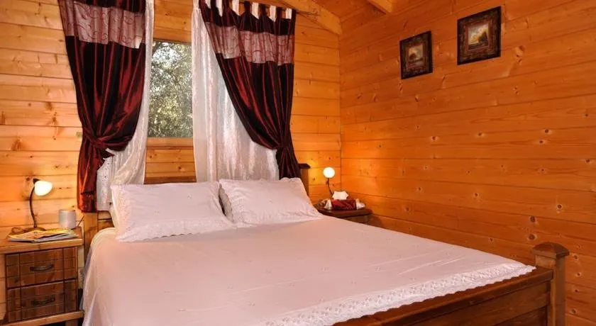 Spa Chalets In Olive Grove - Image 1