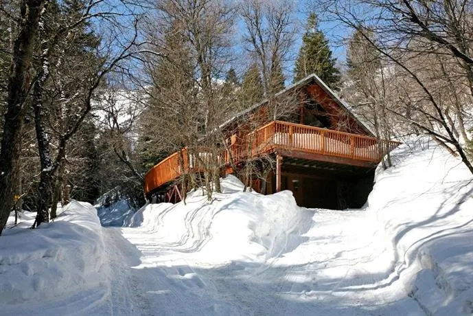 Hillside Hideaway 2 Bedrooms 3 Bathrooms Cabin - Image 1