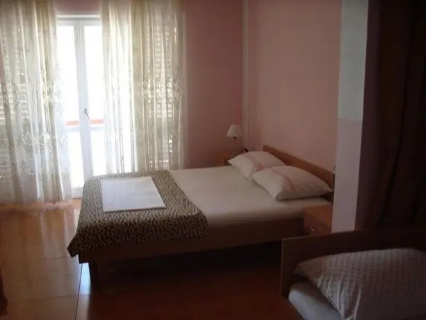 Alvanita Apartments - Image 1