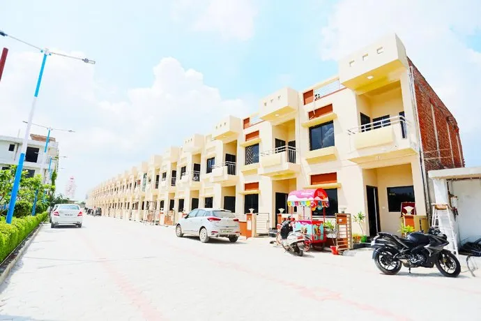Hotel Lotus Palace - Image 1