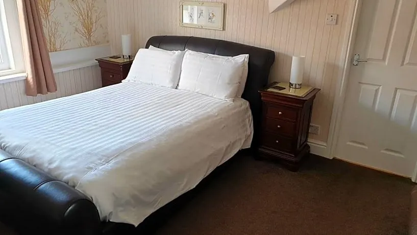 Colbourn Hotel - Image 1