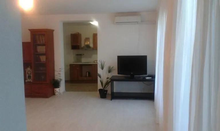 House Lia - Image 1