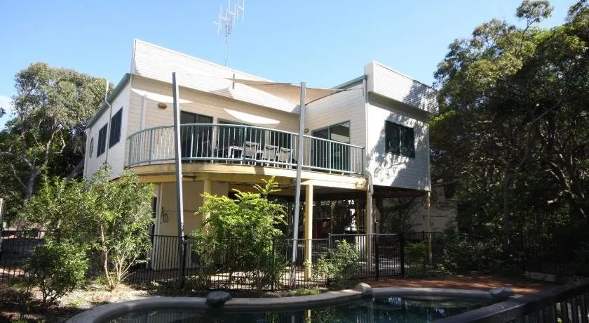 20 Orania Court - Spacious home with swimming pool - Image 1