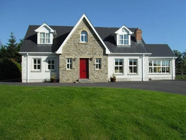 Hollyberry Lodge - Image 1