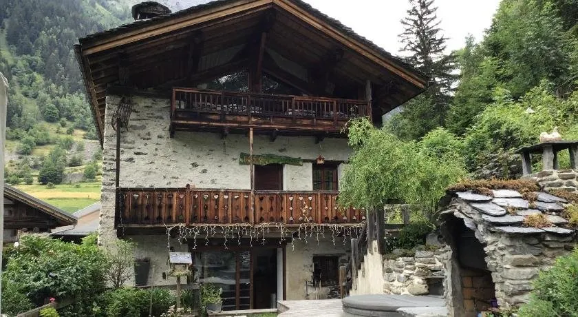 Chalet d'en Haut Luxury and Charm in a Savoyard chalet - Image 1