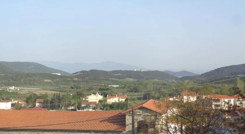 Angela House - Large Holiday Home for Families & Groups - Image 1