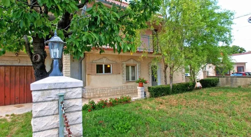 House Rafe 1428 - Image 1