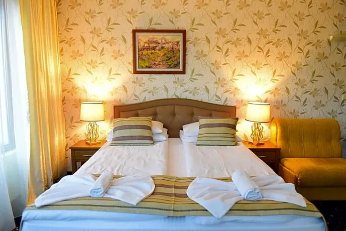 Family Hotel Lazur - Image 1
