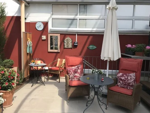 Studio Apartment Düsseldorf - Image 1
