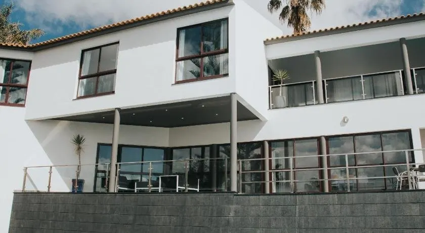 Ample villa with pool and gorgeous ocean view - Image 1
