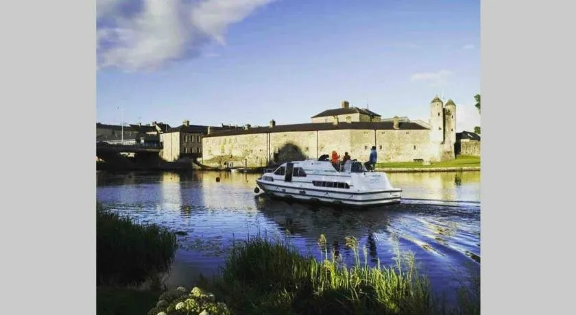 Swallow Lane, Enniskillen, Co Fermanagh, 5* Chic - Image 1
