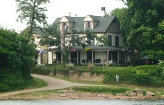 The Captain's Watch Inn - Image 1