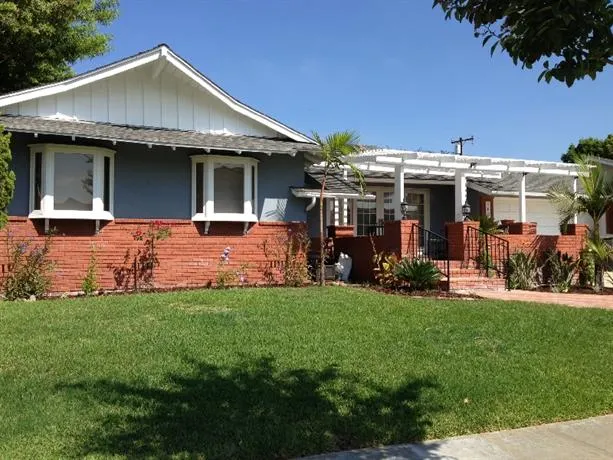 Castle House 7 - Image 1