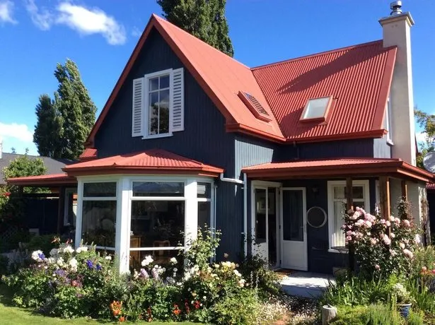 Lagoon Cottage - Image 1