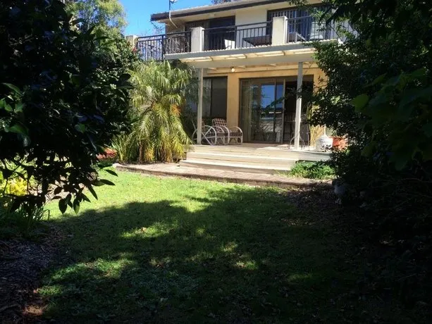 Nelsons Beach Lodge, Holiday House - Image 1
