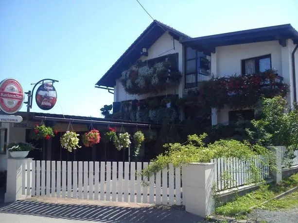 Bed And Breakfast Victoria - Image 1