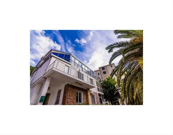 Apartments Rafailovici Central - Image 1