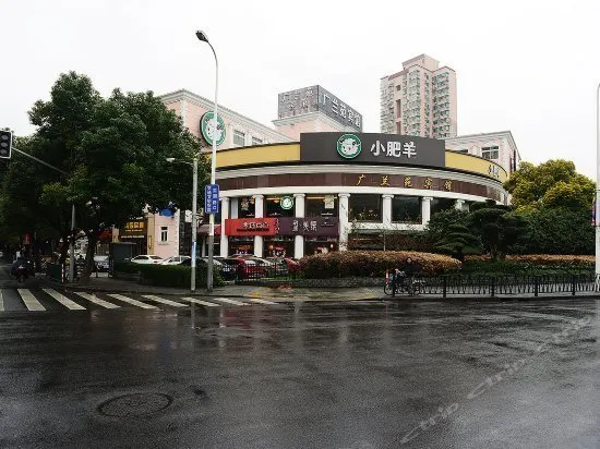 Shanghai Guanglanyuan Hotel - Image 1
