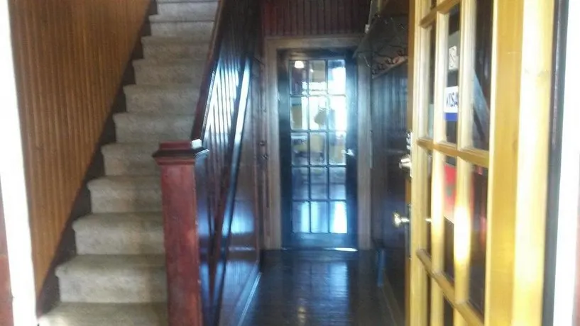 Nisku Guest House - Image 1