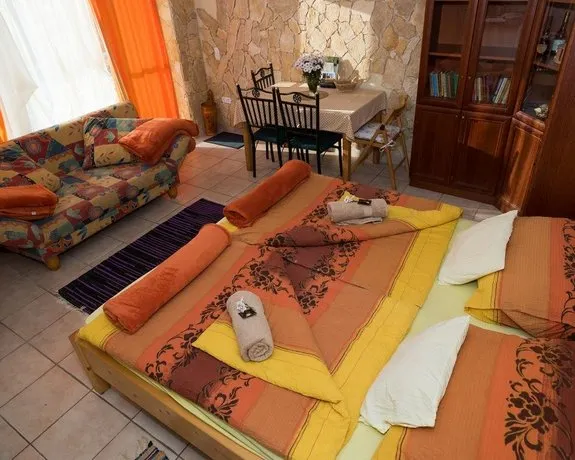 Naposdombi Apartmanok - Image 1