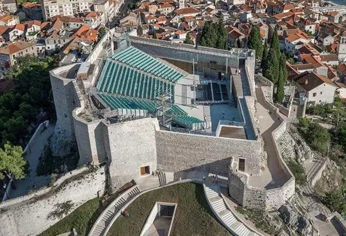 Hostel Old Town 1819 - Image 1