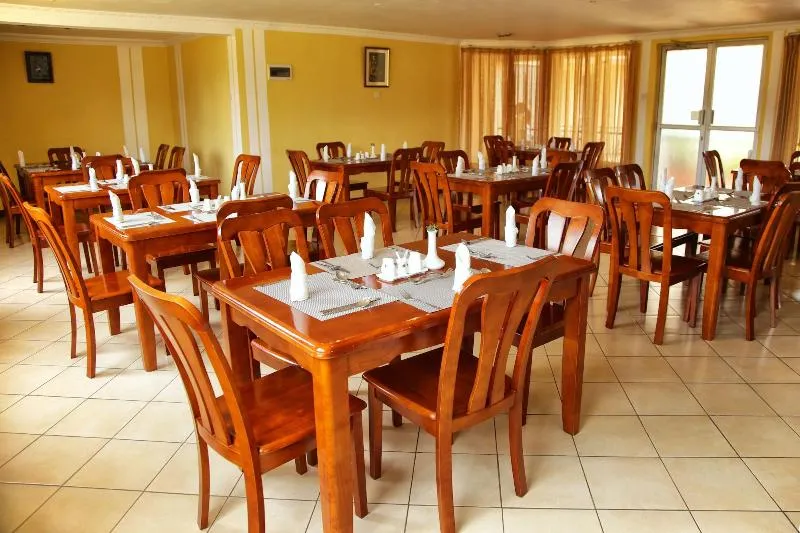 Longview Suites Hotel - Image 1