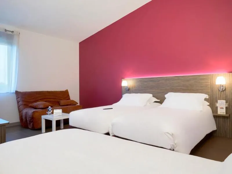 Hôtel Kyriad Saint Chély d'Apcher - Aire de la Lozère - Image 1