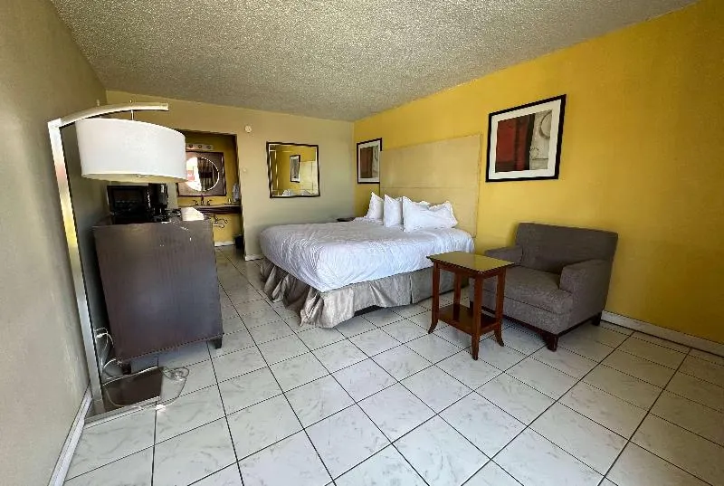 Ramada by Wyndham Lumberton NC North - Image 1