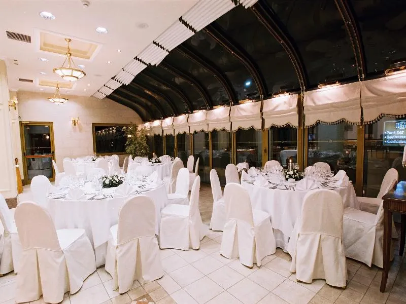 Santa Beach Hotel - Image 1