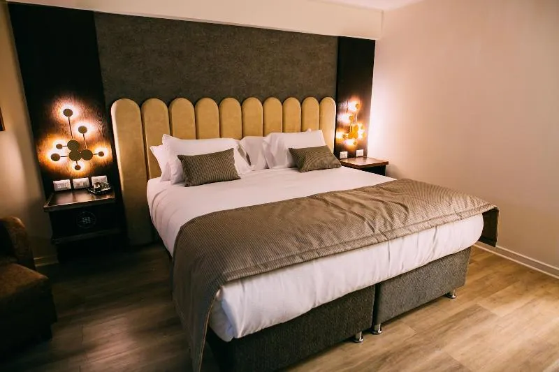 He Wang Hotel - Image 1