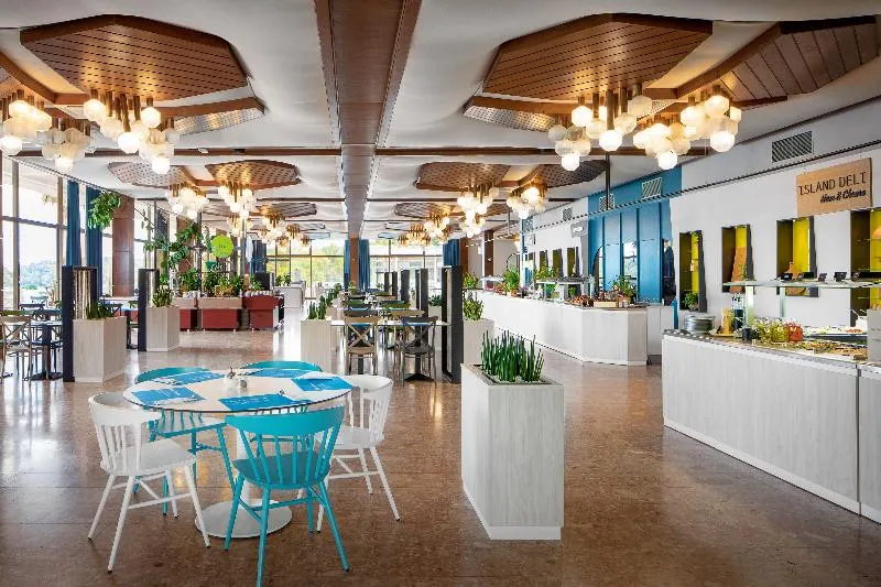 Arkada Sunny Hotel by Valamar - Image 1