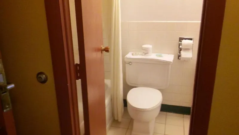 Budget Inn - Image 1