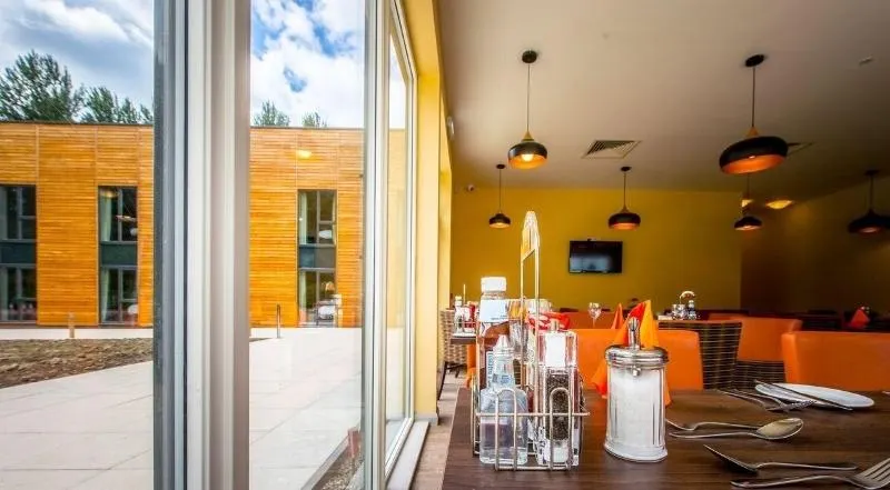 The Lodge At Perth Racecourse - Image 1