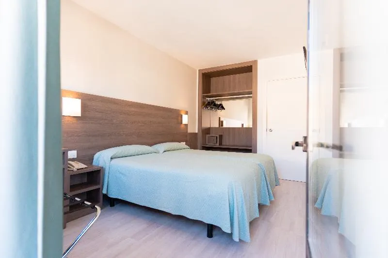 Hotel & Apartments Loar Ferreries - Image 1