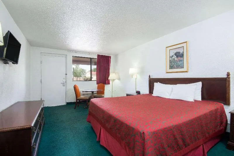 Days Inn by Wyndham Gallup - Image 1