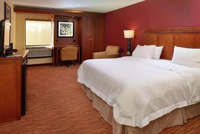 Hampton Inn Columbus East - Image 1