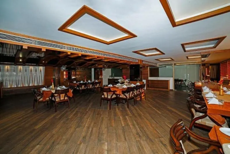 Hotel Shelter by OYO Rooms - Image 1